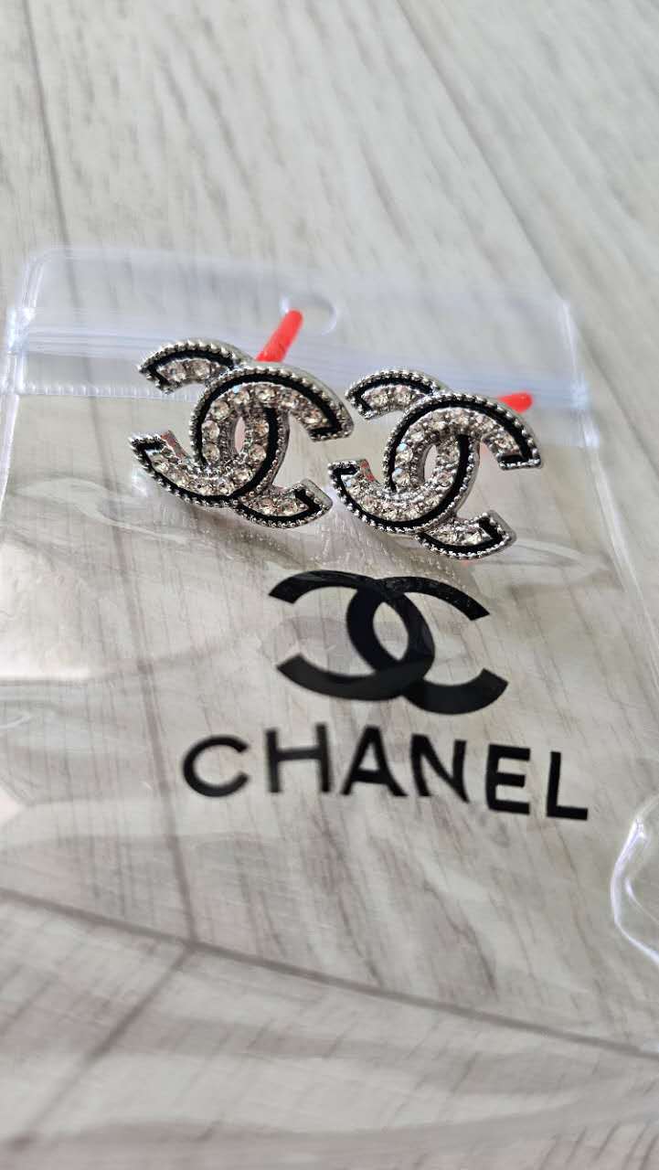 샤넬  큐빅 귀걸이