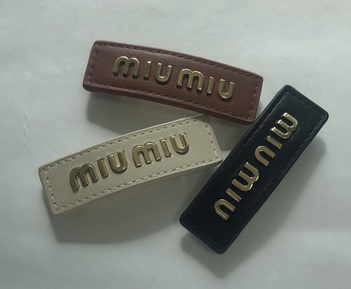 미우미우 헤어핀