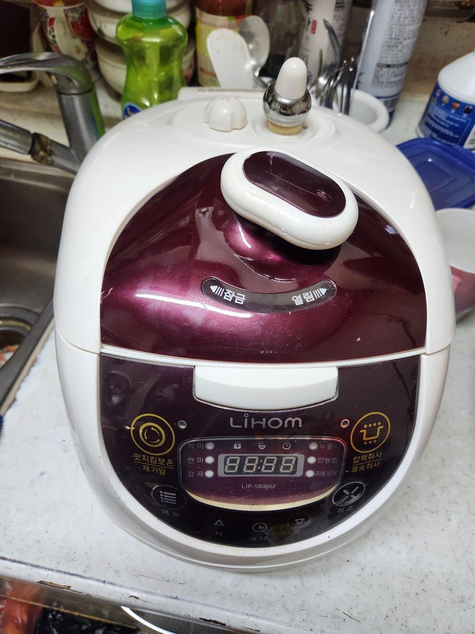 리홈 쿠첸 6인용 열판방식 압력밥솥 LJP-SB066F 판매합니다