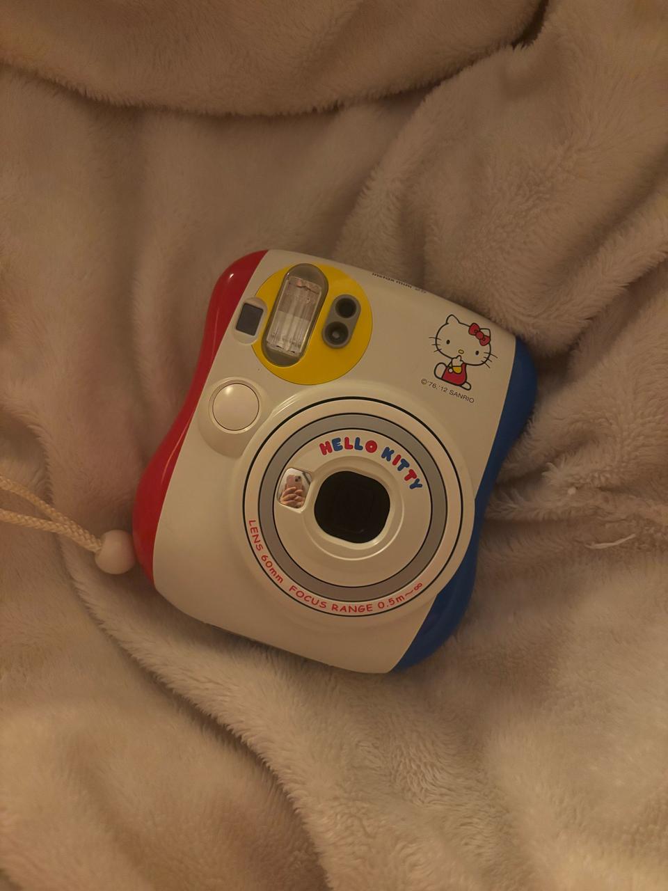 인스탁스 미니25 헬로키티 폴라로이드 카메라