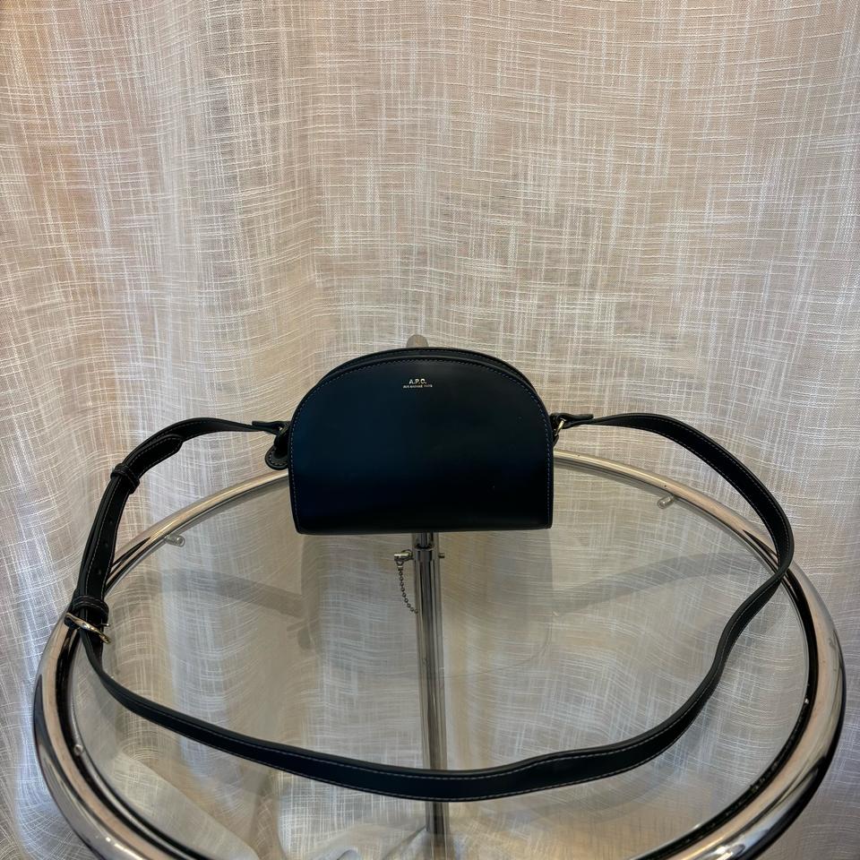 정품 아페쎄 하프문 미니 크로스백