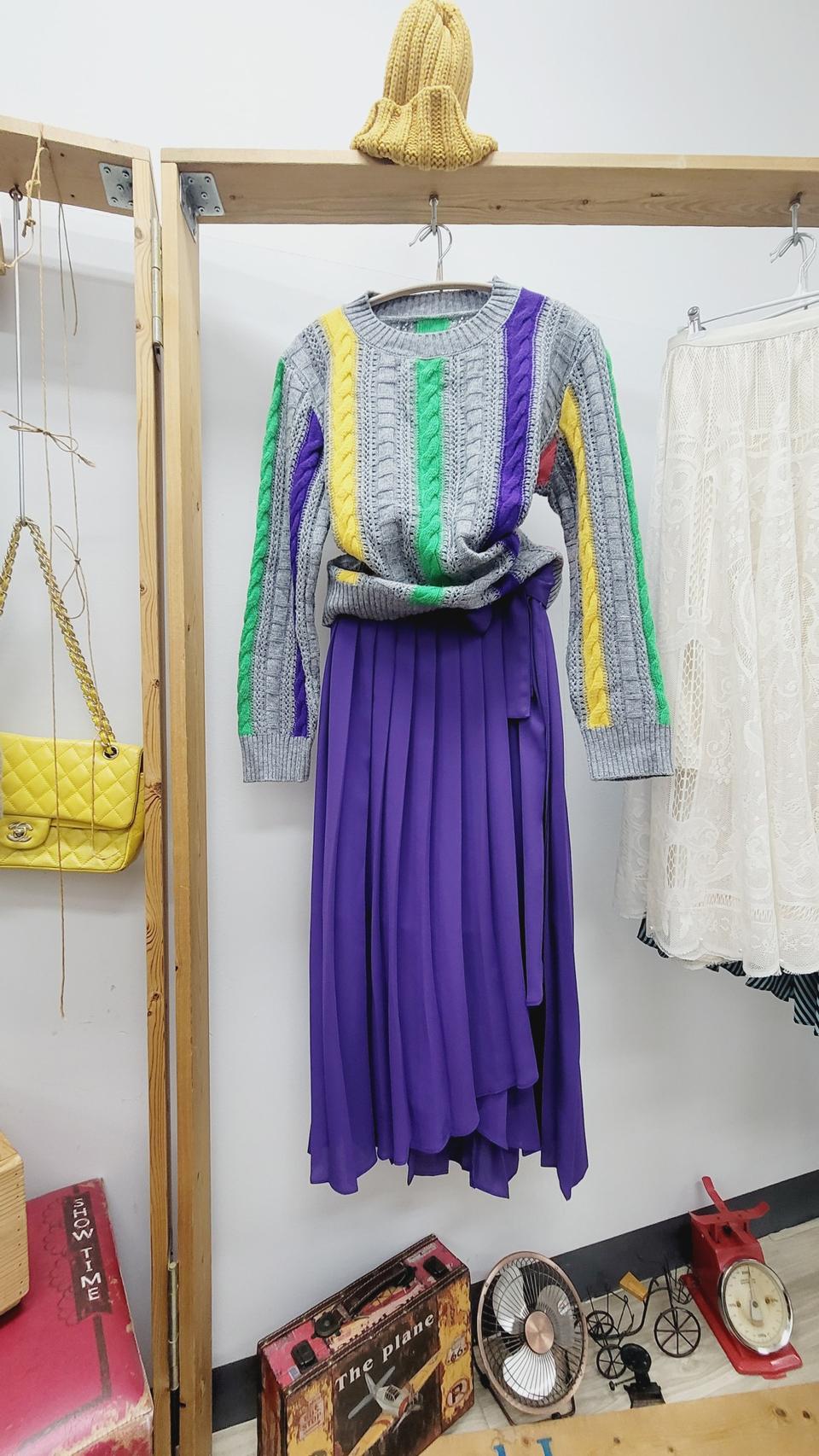 베네통 라운드 니트. jeikei퍼플 랩 스커트