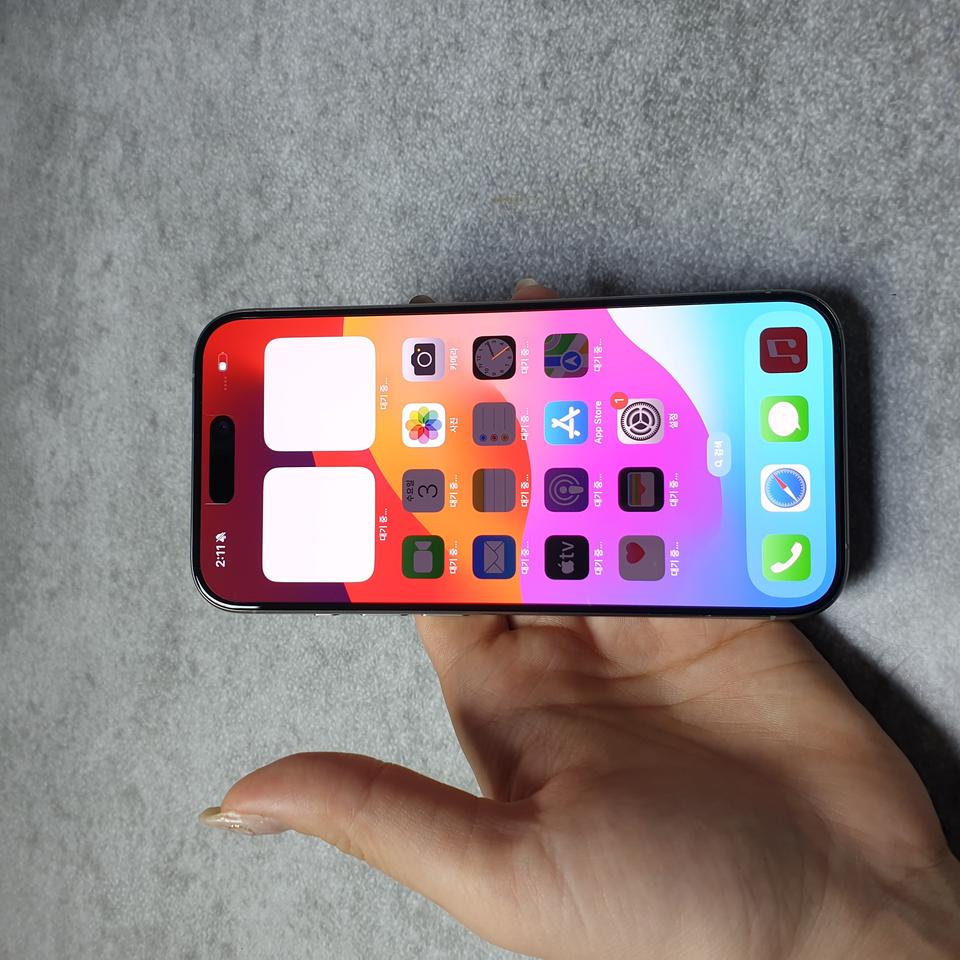 아이폰15프로 내추럴티타늄 256G 저렴히 판매합니다