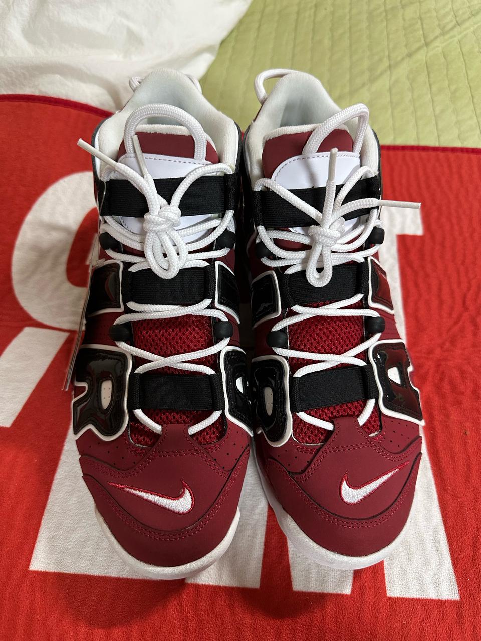 나이키 모어 업템포 크리스마스 300사이즈