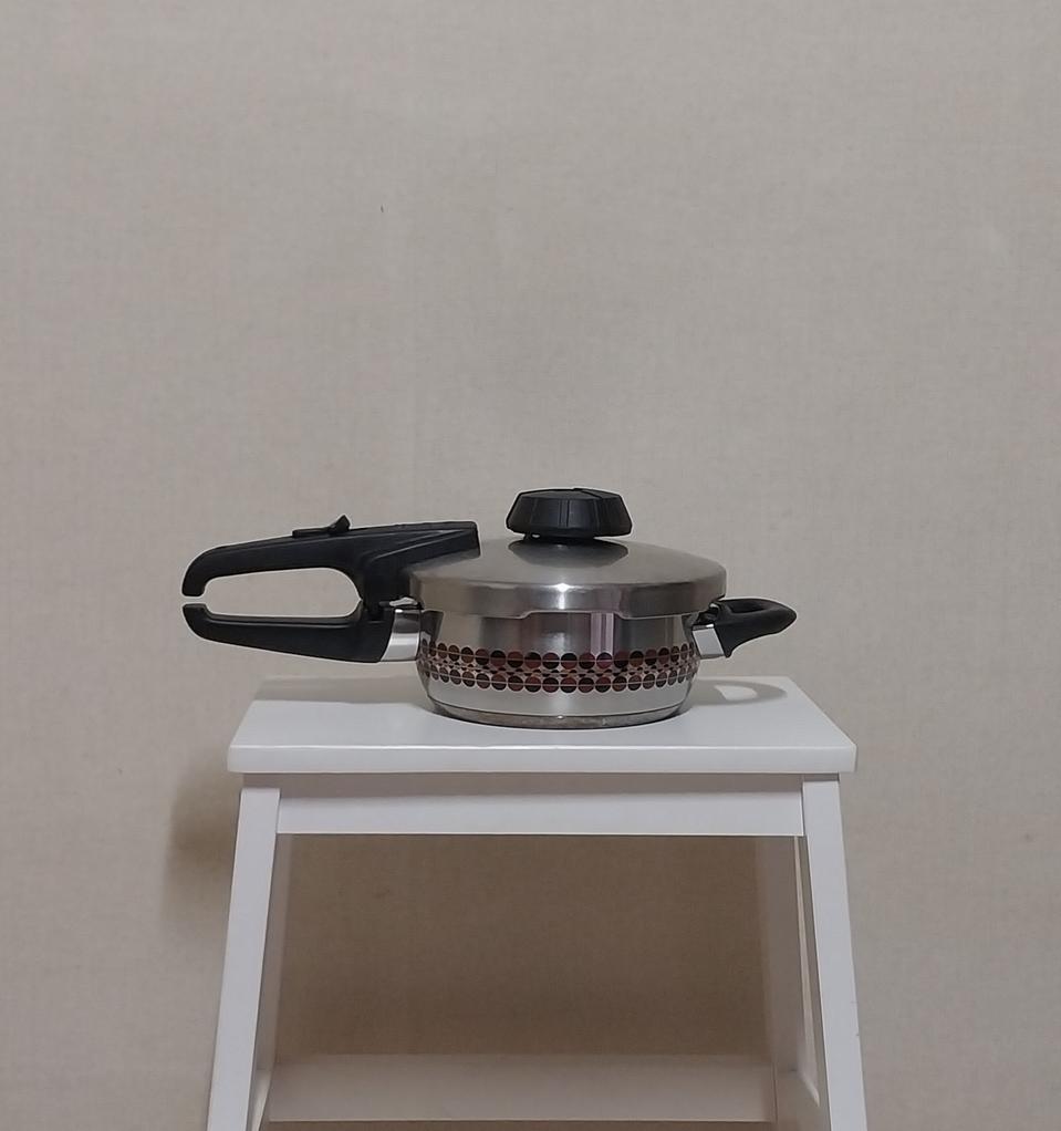 (중고)휘슬러 엠보압력솥 팝니다.(1.5리터)