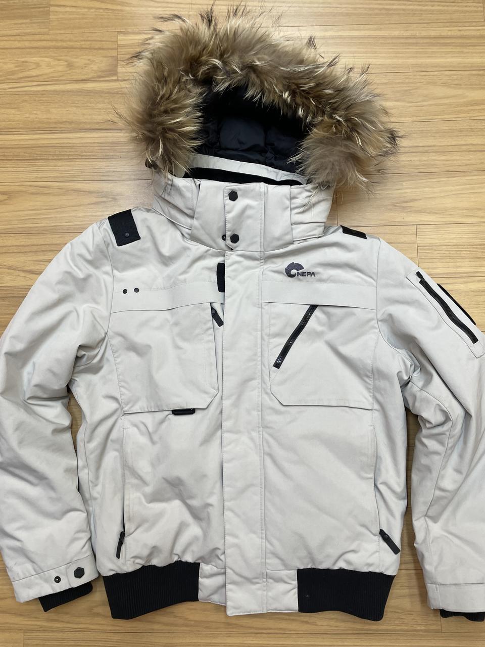 아이보리색 네파 익스플로러 패딩입니다. 100사이즈고 솜털 80% 함유되