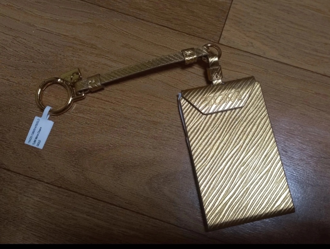 투미 미러 참 키링 골드 색상입니다.새상품(상자없음)