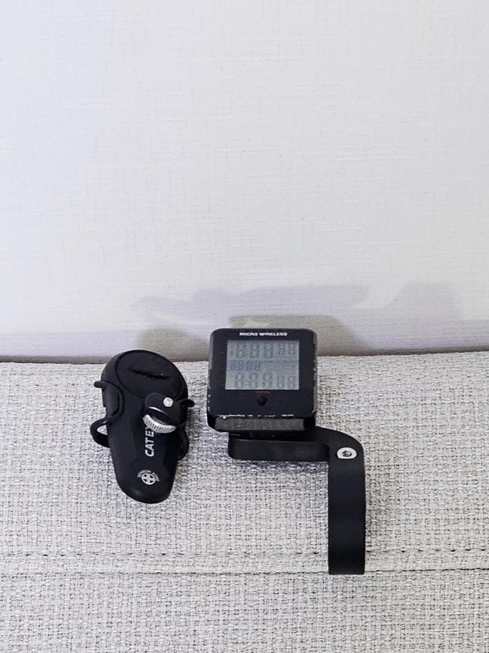 캣아이 MC200W 무선속도계 + RD310W 센서 + 마운트 팝니다