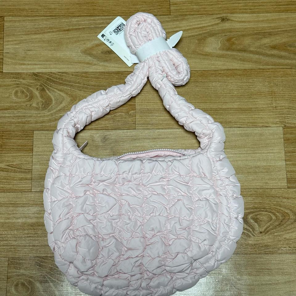 코스 퀼티드 메신저백 라이트 핑크 새상품