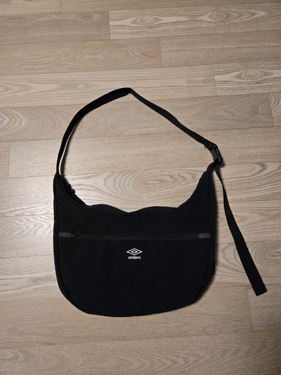 엄브로 포켓 호보백 크로스백