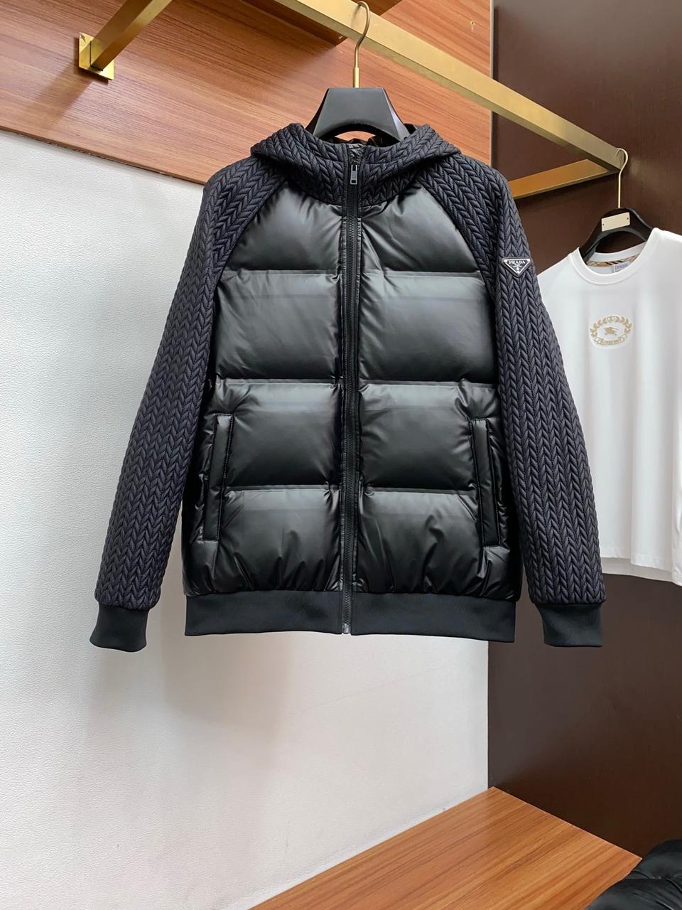 새상품 프라다패딩 xL-사이즈 주문가능