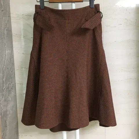 럭키슈에뜨 울 체크 플레어 스커트 36