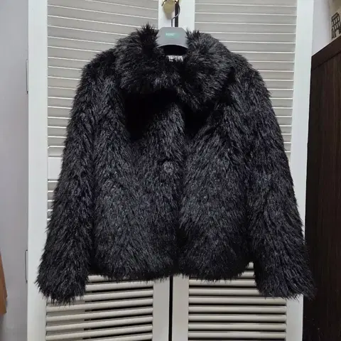 LYSM 러브유쏘머치 인조털 자켓