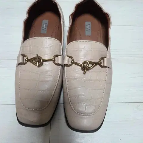 베라왕 가죽 로퍼 235