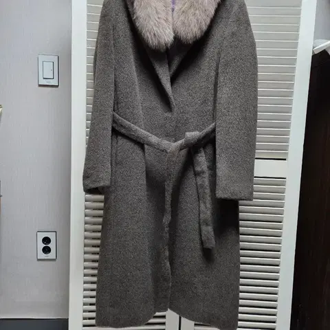 라우렐 라마 모혼방 코트 택채새상품 ( 폭스털카라 코디용)