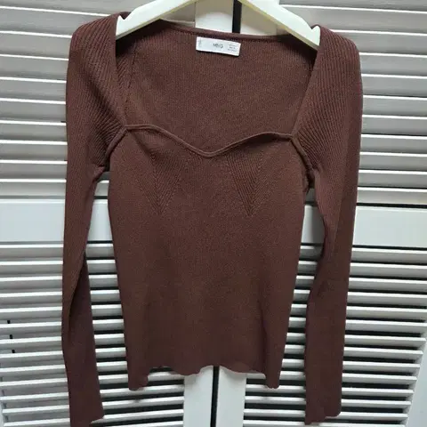 망고 MNG 골지 스퀘어넥?니트