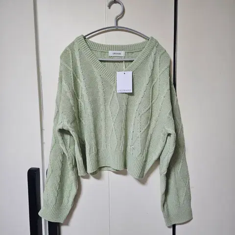 [새상품] 가내스라 오디네르 브이넥 꽈배기 니트(정가3.2)