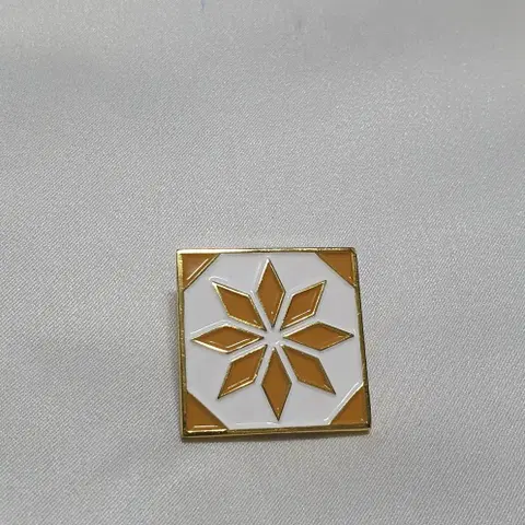 사각 금색 꽃모양 미니 브로치 뱃지 팔아요 ~