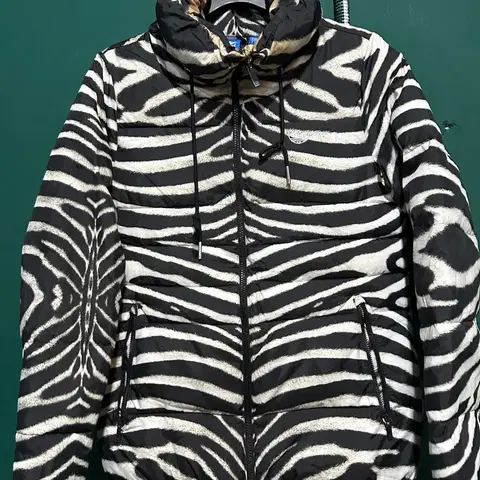 아디다스 지브라 패딩 M