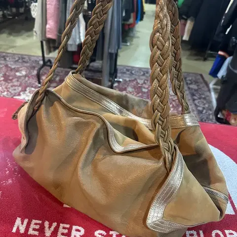 페레가모 가죽 숄더백 베이지 브레이드 핸들