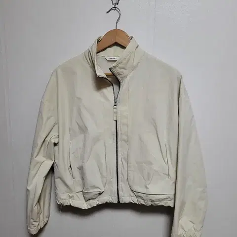 23.탑텐 크롭 자켓