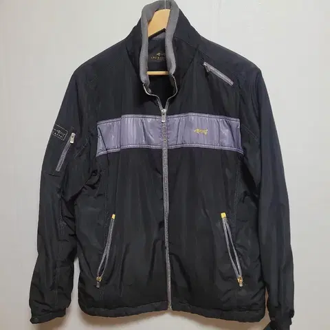 24.루이까스텔 블랙 바람막이 점퍼100