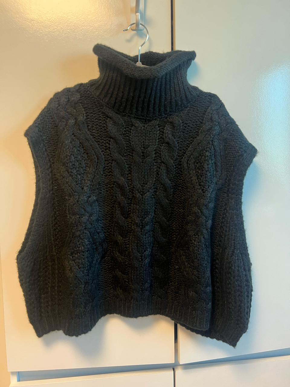 블랙 터틀넥 조끼