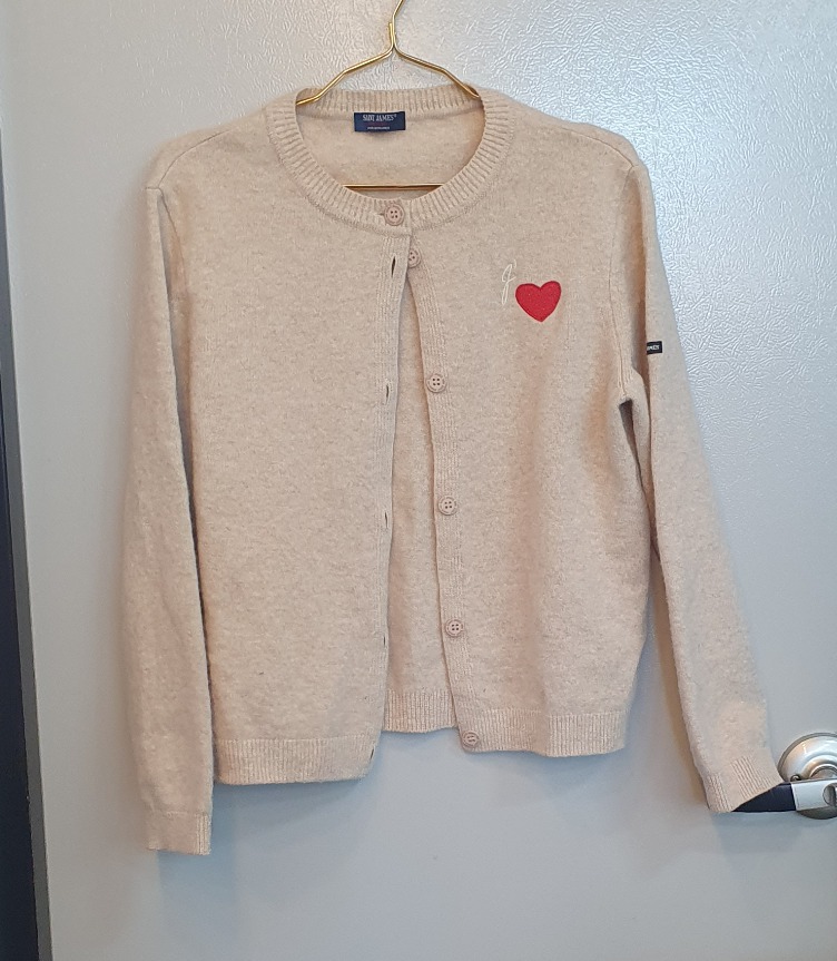 세인트제임스 하트 자수 가디건 베이지 M사이즈입니다.