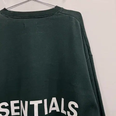 에센셜 백프린팅 헤비코튼 오버핏 기모 맨투맨