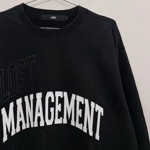 LMC 프론트로고 헤비코튼 루즈핏 기모 맨투맨
