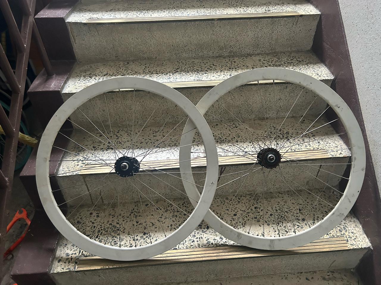 흰색 픽시 휠셋