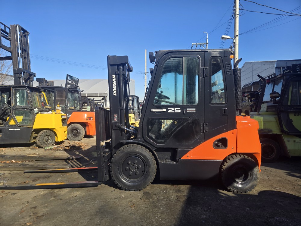 (221) 중고지게차 두산 2.5톤 디젤지게차