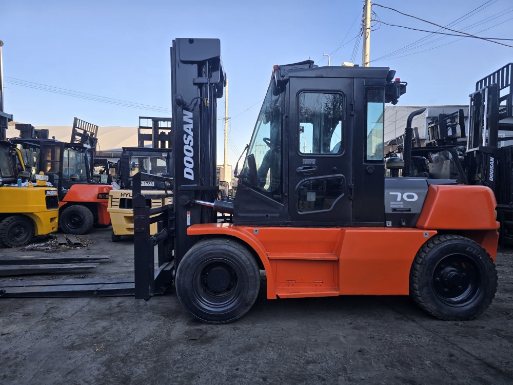 204번 중고지게차 두산 7톤 3단 디젤지게차