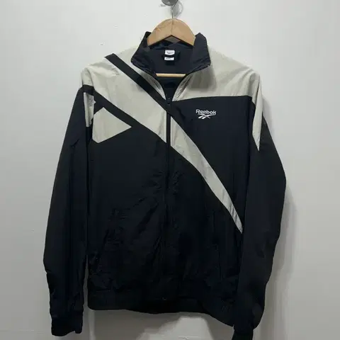 리복 블랙/화이트 바람막이 자켓 M