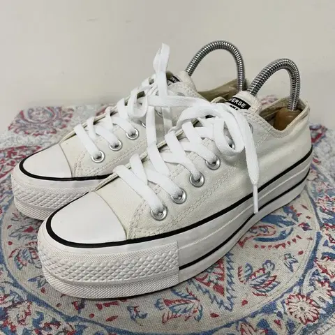 컨버스 척테일러 올스타 캔버스 리프트 화이트 스니커즈 230 E00628