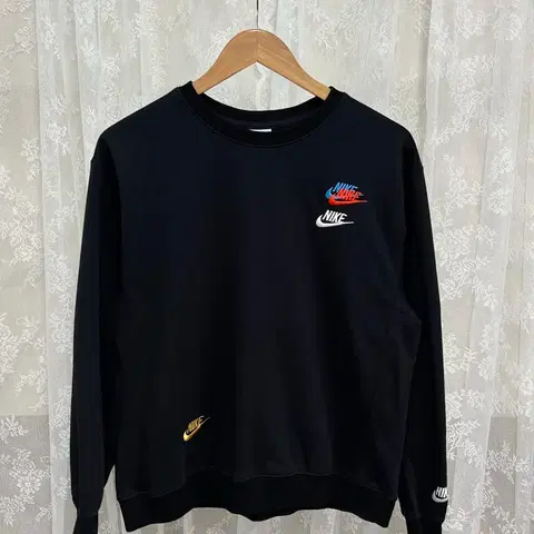 L) 나이키 멀티 스우시 맨투맨 블랙