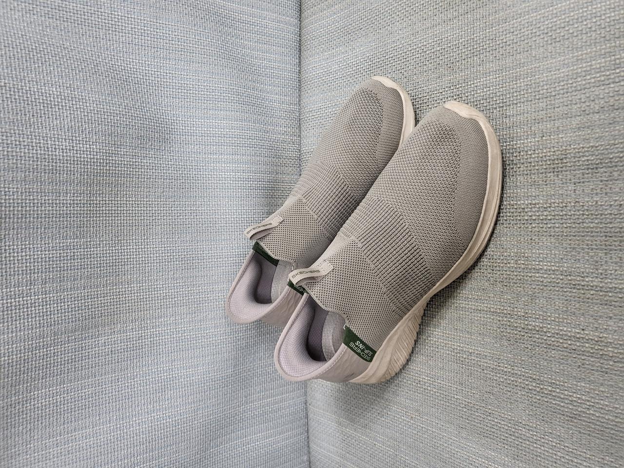 스케쳐스 런닝화 270