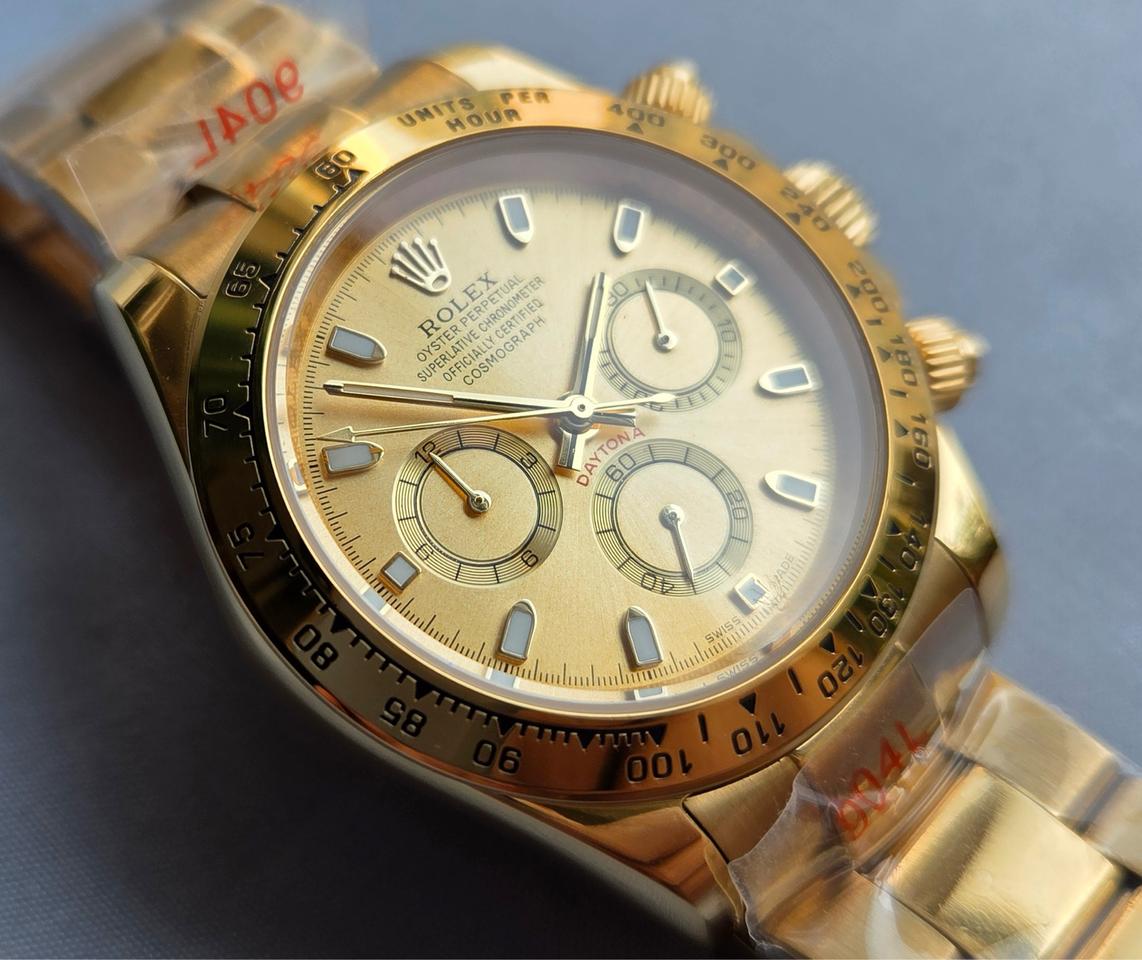 롤렉스 데이토나 골드 골드 시계 판매합니다.