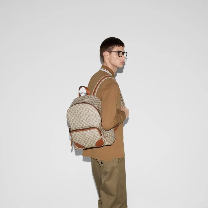 구찌 엠블럼 미디엄 백팩