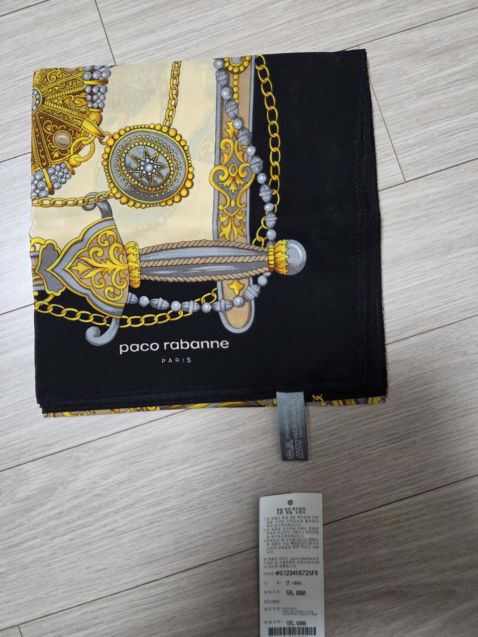 새제품.파코라반 실크 스카프