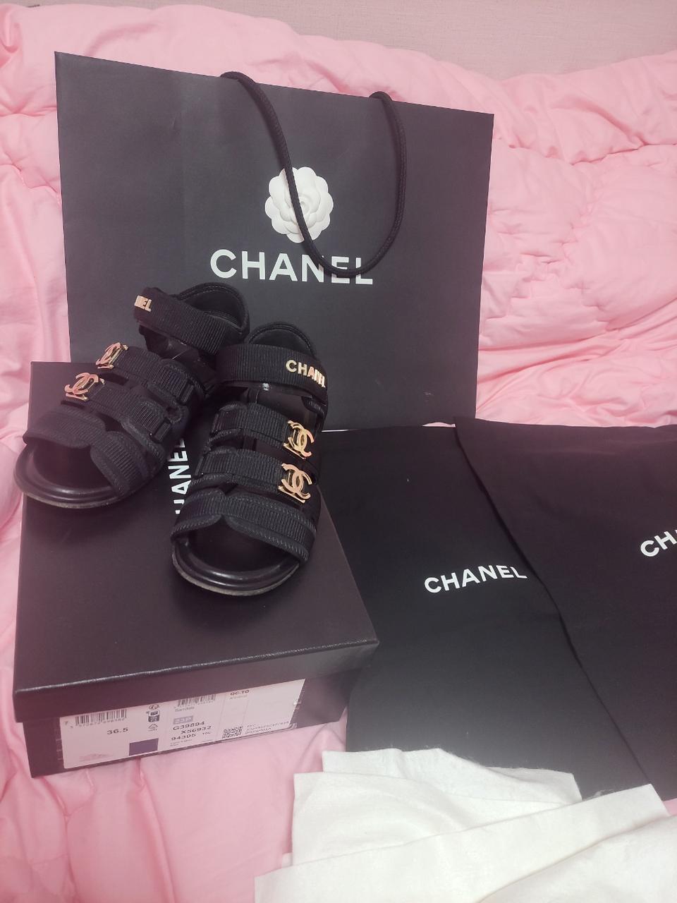 정품)급처3번신은상태좋은!샤넬 로고 블랙 벨크로 샌들 매장가270만원대