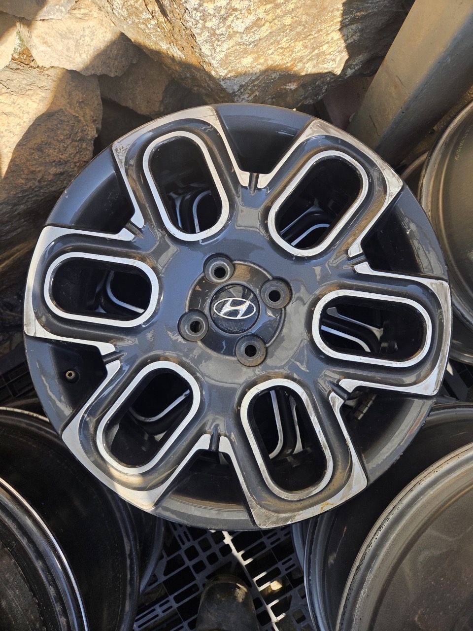 캐스퍼 17인치휠 중고 딱 3개