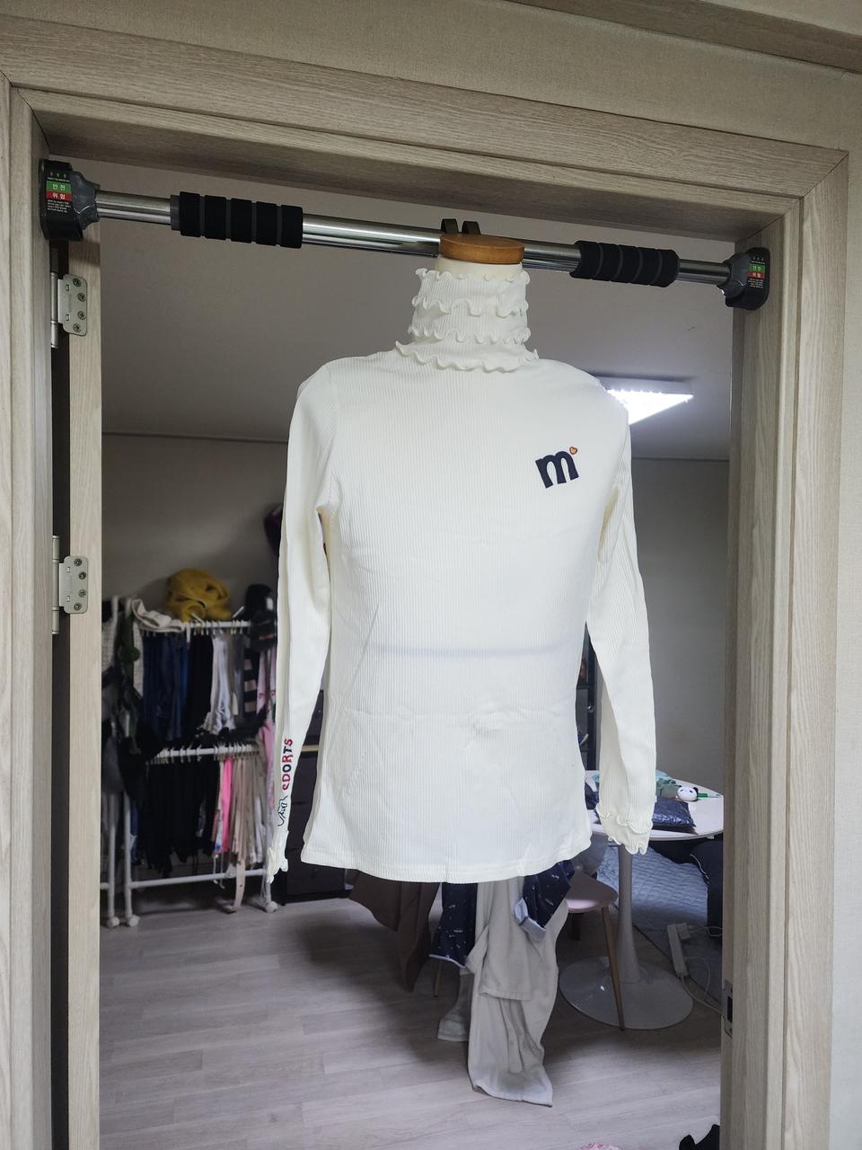 골지 프릴 반목티  새상품