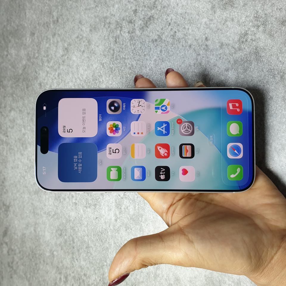 아이폰17프로맥스 실버 256G S급 판매합니다-배터리100%