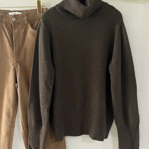 브라운데일리목니트