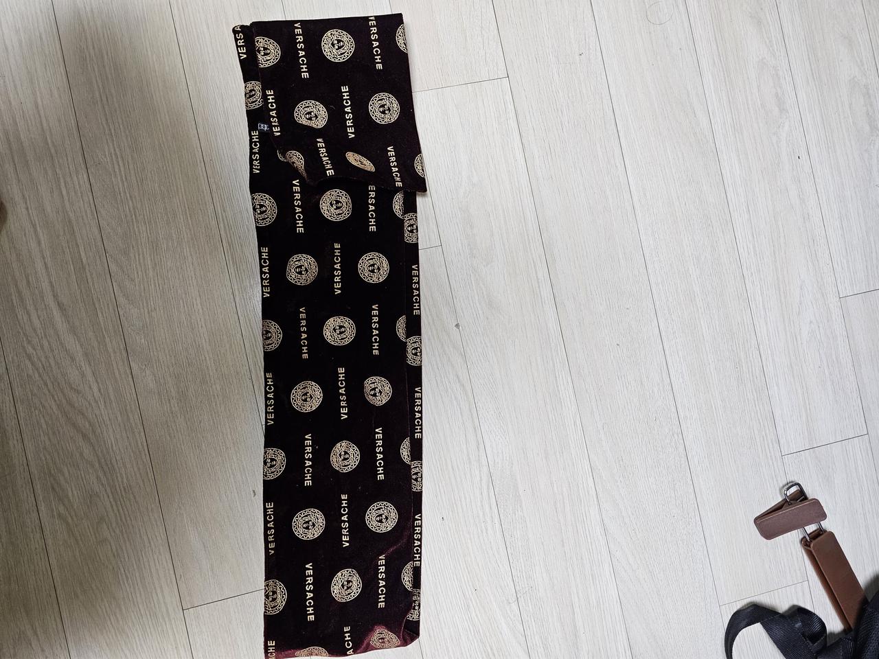 베르사체 스카프