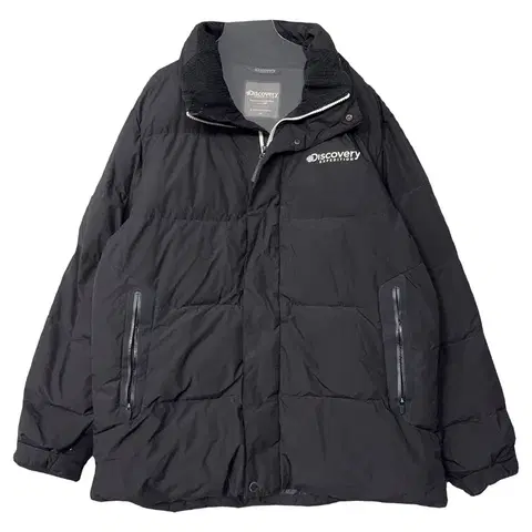 디스커버리 블랙 스펠 로고 덕다운 패딩 105