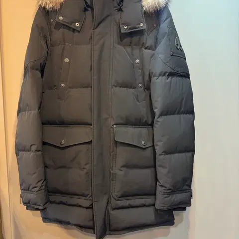 무스너클 구스다운