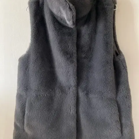 몰리올리 페이크 퍼 조끼 그레이