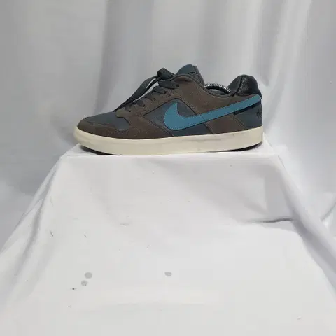 빈티지하서 255 나이키 SB 델타 포스 벌크 스니커즈